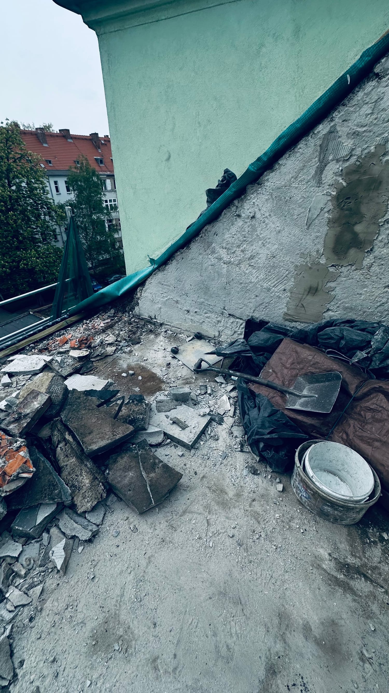 Очищення основи після зняття плитки